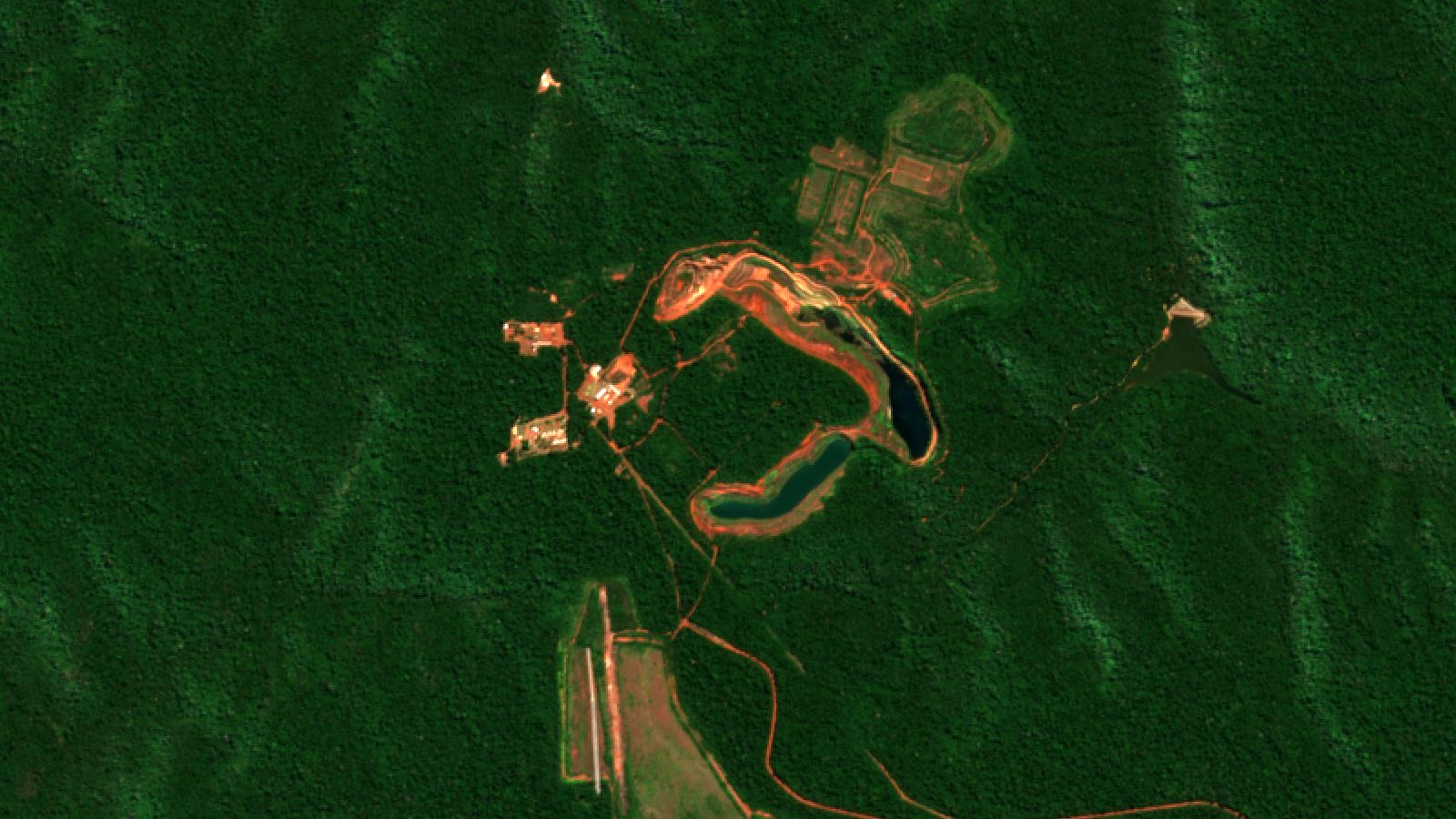 Imagem de satélite da área do Projeto Alemão, na antiga mina do Igarapé Bahia, em Parauapebas, com cava e lagoas cercadas pela Floresta Nacional de Carajás