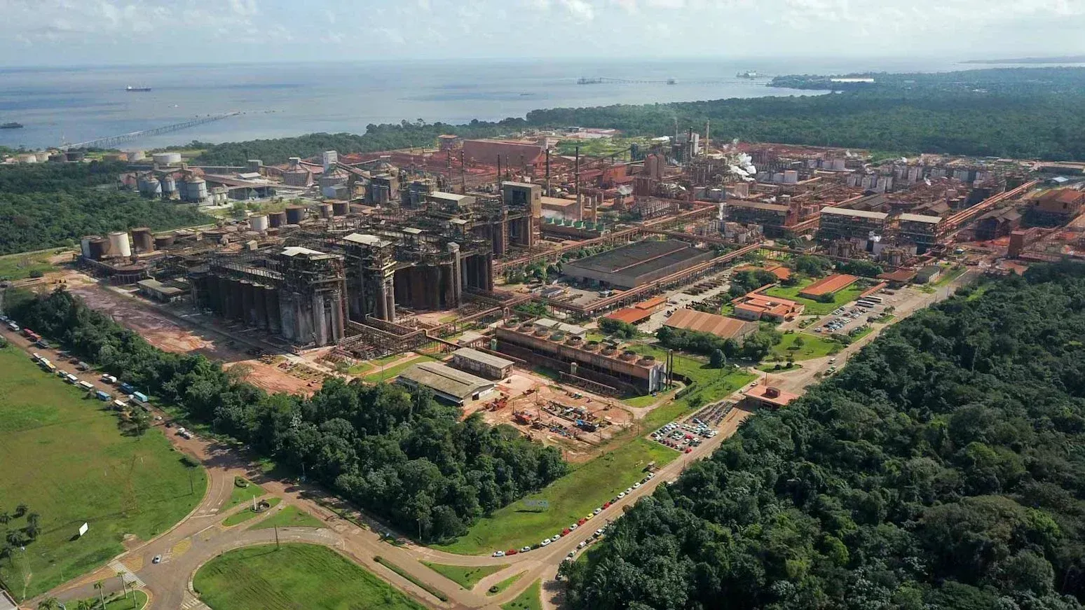 Vista aérea da refinaria de alumina Alunorte, da Hydro, em Barcarena (PA)
